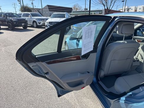 Used 2010 Mercedes-Benz C 300 Sedan image 13