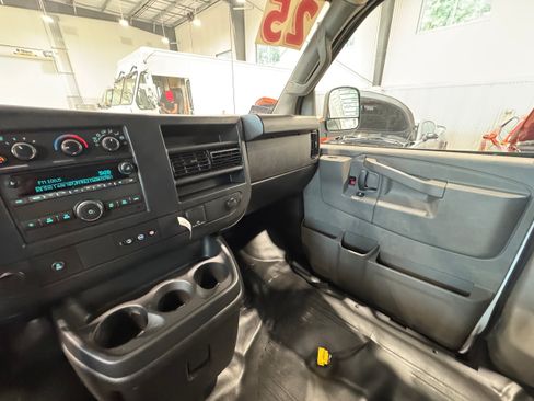 Used 2025 Chevrolet Express 3500 Extended w/ Driver Convenience Package RWD image 13