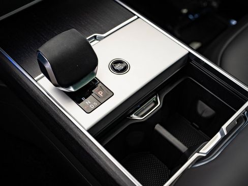 New 2026 Land Rover Range Rover Long Wheelbase SE image 31