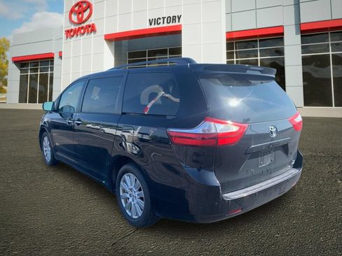 Used 2017 Toyota Sienna XLE w/ XLE Navigation Package AWD/4WD image 5