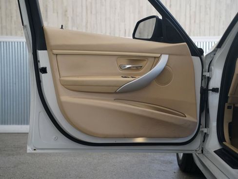 Used 2013 BMW 320i Sedan RWD image 27