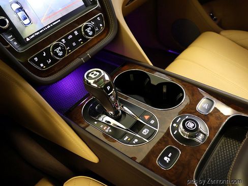Used 2019 Bentley Bentayga AWD/4WD image 48