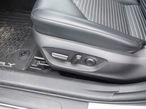 Used 2019 Toyota Camry L image 14