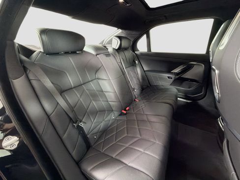 Certified 2023 BMW i7 xDrive60 image 28