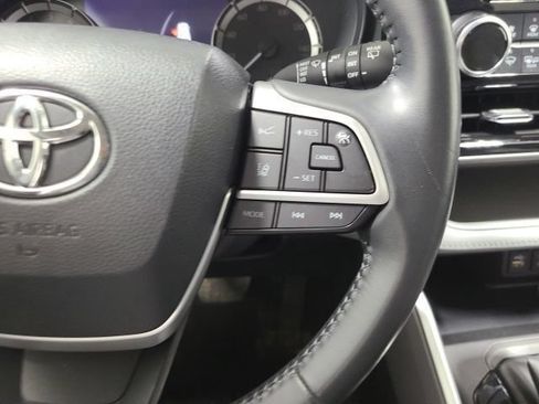 Used 2023 Toyota Highlander LE FWD image 27