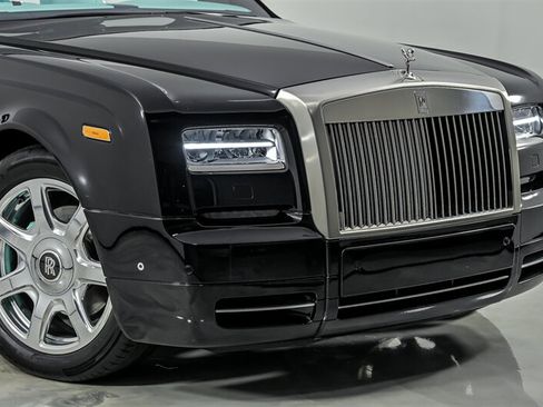Used 2013 Rolls-Royce Phantom Drophead Coupe RWD image 2