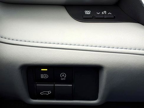 Certified 2023 Toyota Highlander L image 22