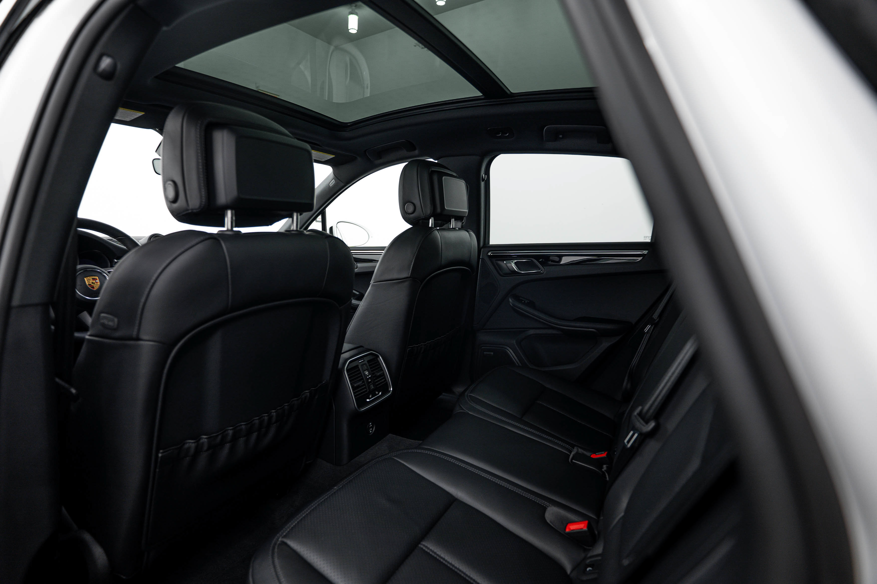 Certified 2026 Porsche Macan AWD/4WD image 21