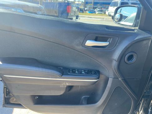 Used 2015 Dodge Charger SE w/ Sport Appearance Group RWD image 9