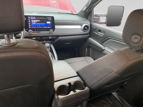 Used 2024 Chevrolet Colorado LT w/ LT Convenience Package II AWD/4WD image 17