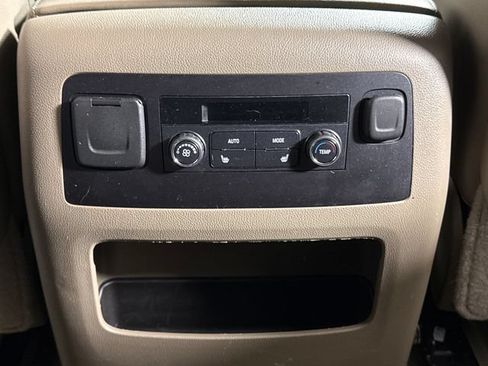 Used 2016 GMC Yukon SLT AWD/4WD image 27