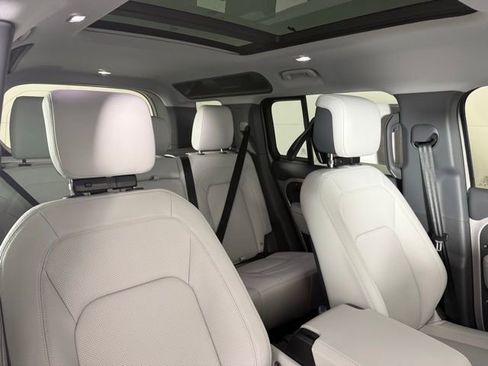 Used 2026 Land Rover Defender 110 X-Dynamic SE image 33