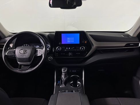 Certified 2025 Toyota Highlander LE image 14