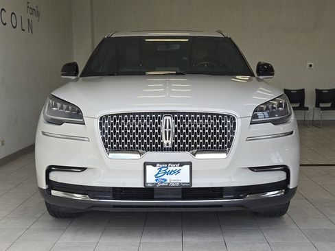 Used 2022 Lincoln Aviator Reserve AWD/4WD image 2