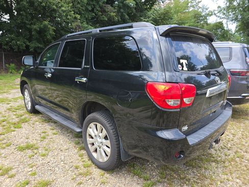 Used 2017 Toyota Sequoia Platinum AWD/4WD image 3