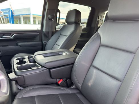 Used 2025 GMC Sierra 1500 SLT AWD/4WD image 12