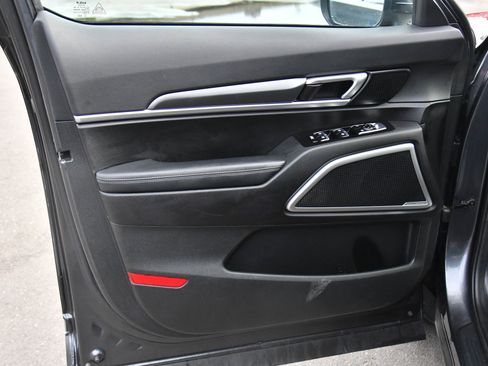 Used 2022 Kia Telluride LX image 14