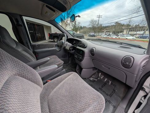 Used 1998 Dodge Grand Caravan SE image 12