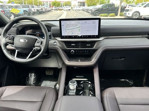 Used 2025 Ford Explorer Platinum w/ LUX Leather Package AWD/4WD image 23