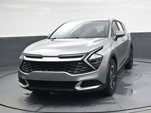 Used 2024 Kia Sportage LX image 9