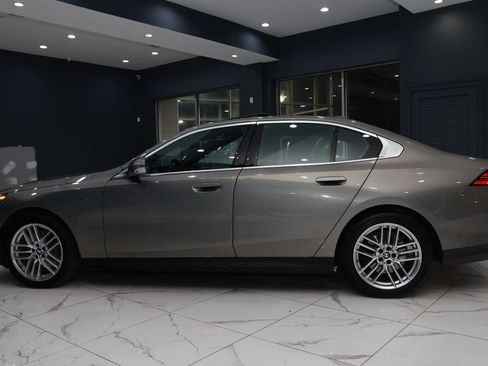 Used 2024 BMW 530i image 5