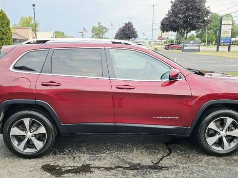Used 2019 Jeep Cherokee Limited w/ Luxury Group AWD/4WD image 7