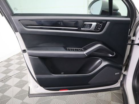 Used 2021 Porsche Cayenne image 25