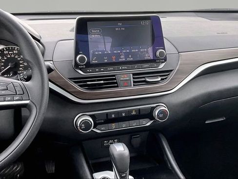 Used 2024 Nissan Altima 2.5 SV image 9