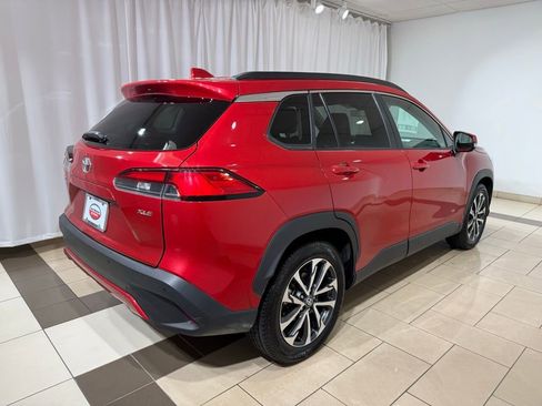 Certified 2023 Toyota Corolla Cross XLE image 5