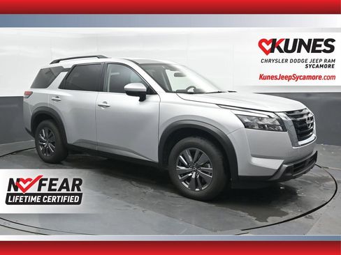 Used 2025 Nissan Pathfinder SV FWD image 1