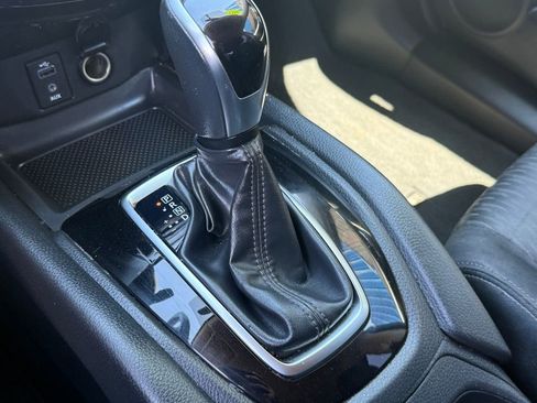 Used 2017 Nissan Rogue SV AWD/4WD image 26