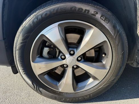 Used 2021 Jeep Cherokee Limited AWD/4WD image 26