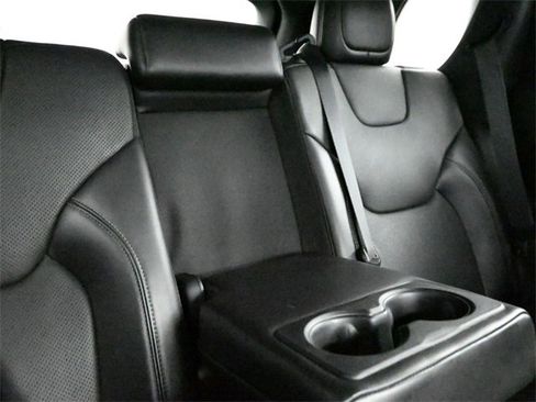 Used 2020 Jeep Cherokee Limited image 21