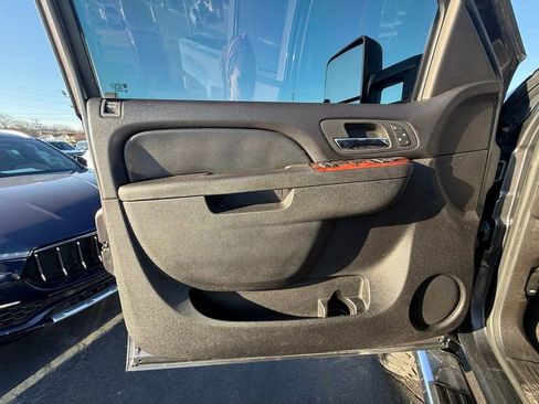 Used 2011 Chevrolet Silverado 2500 LTZ w/ LTZ Plus Package image 10