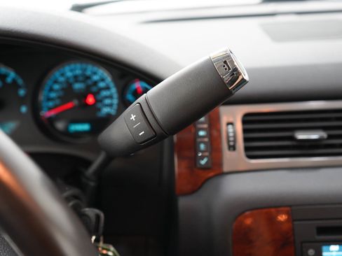 Used 2011 Chevrolet Suburban LTZ AWD/4WD image 25