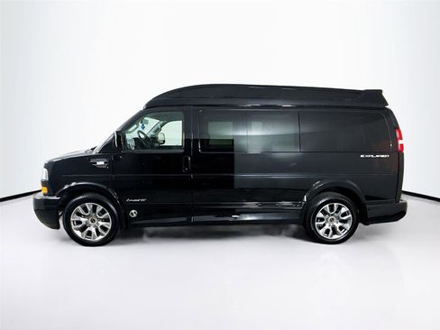 Used 2025 GMC Savana 2500 w/ Driver Convenience Package image 11