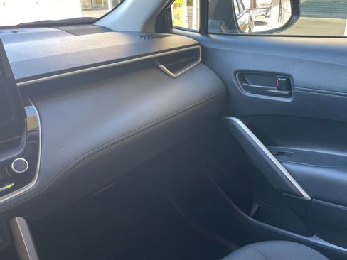 Used 2025 Toyota Corolla Cross LE FWD image 31