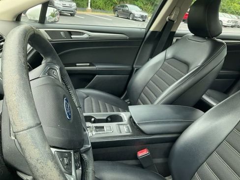 Used 2017 Ford Fusion SE w/ Equipment Group 201A FWD image 11