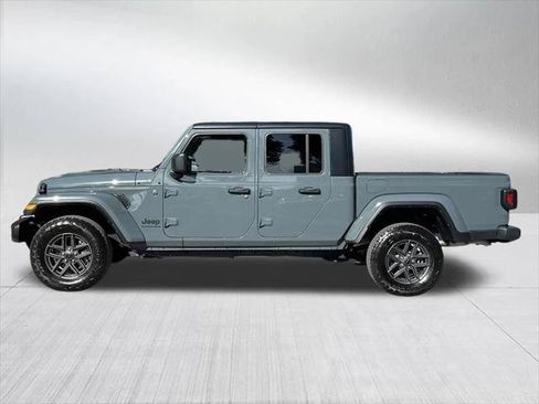 Certified 2025 Jeep Gladiator Sport AWD/4WD image 8
