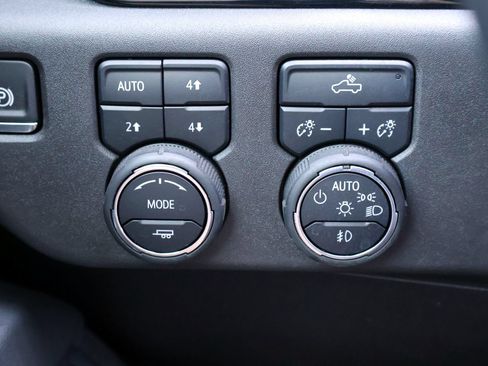 Used 2024 Chevrolet Silverado 1500 LT Trail Boss w/ Convenience Package II AWD/4WD image 30