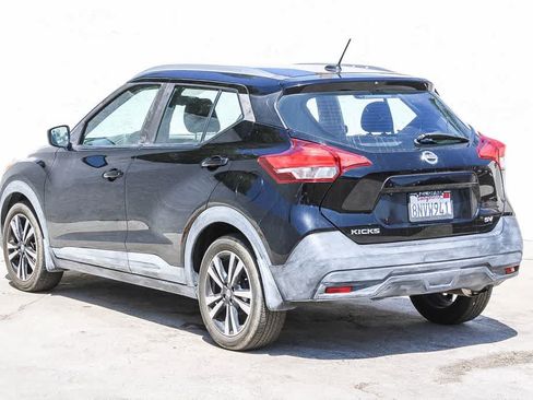 Used 2019 Nissan Kicks SV FWD image 4