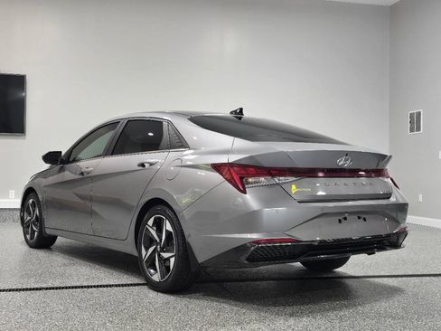 Used 2023 Hyundai Elantra Limited w/ Winter Weather Package FWD image 14