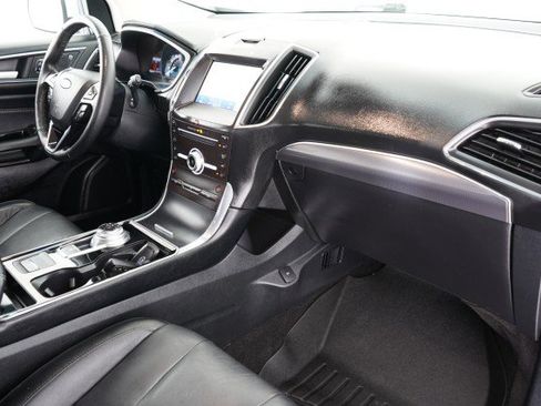 Used 2019 Ford Edge Titanium FWD image 11
