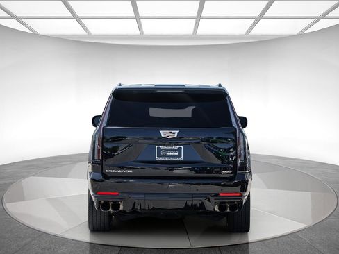 Used 2025 Cadillac Escalade ESV V AWD/4WD image 3