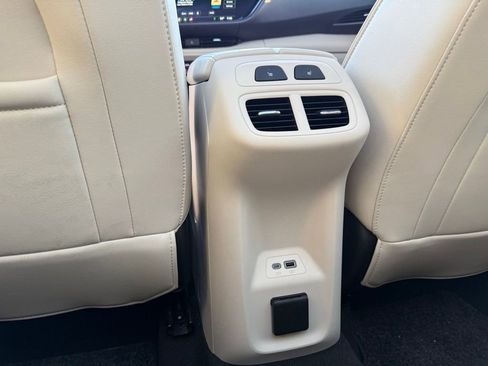 Used 2023 Buick Envision Avenir image 24