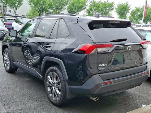 Used 2022 Toyota RAV4 XLE Premium AWD/4WD image 6