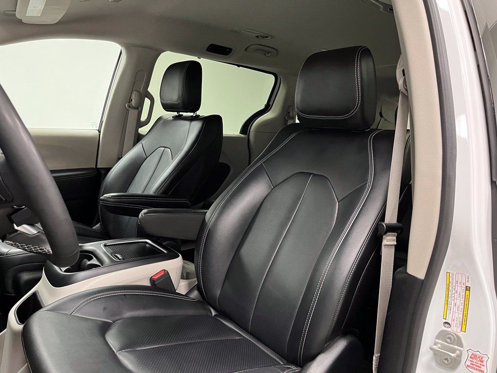 Used 2024 Chrysler Pacifica Touring-L FWD image 22