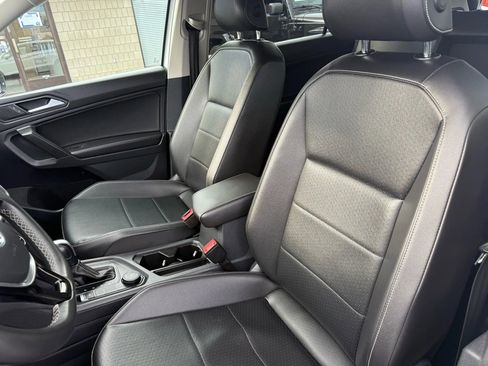 Used 2021 Volkswagen Tiguan SE image 17