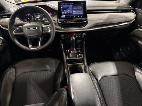 Used 2023 Jeep Compass Latitude w/ Convenience Group AWD/4WD image 4