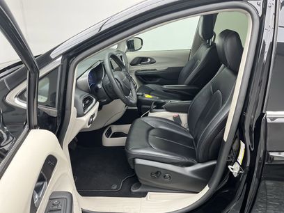 Used 2024 Chrysler Pacifica Touring-L
